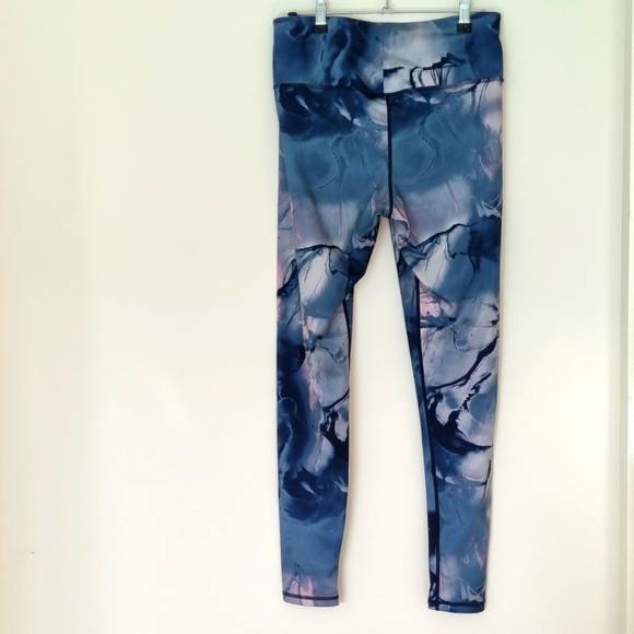 Anko active, light pink/light blue/dark blue marble print, size 12 - Picture 3 of 5